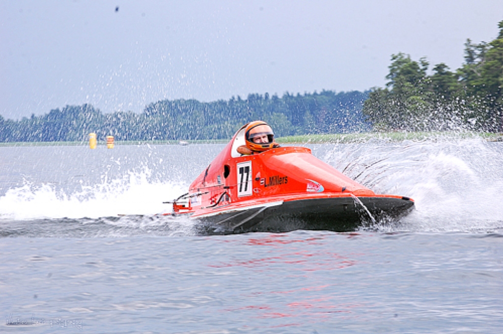 Lotārs Millers Alūksnē izcīnīja pirmo vietu gliseru R-1000 klasē. 