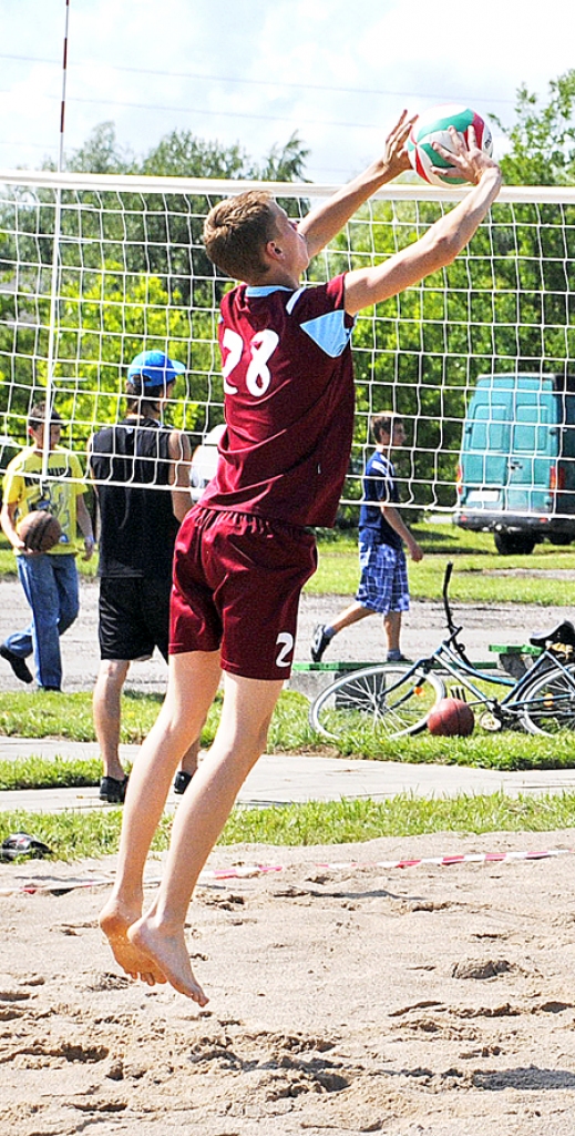 Pludmales volejbola spēles placis Viesturos pilnībā atjaunots.