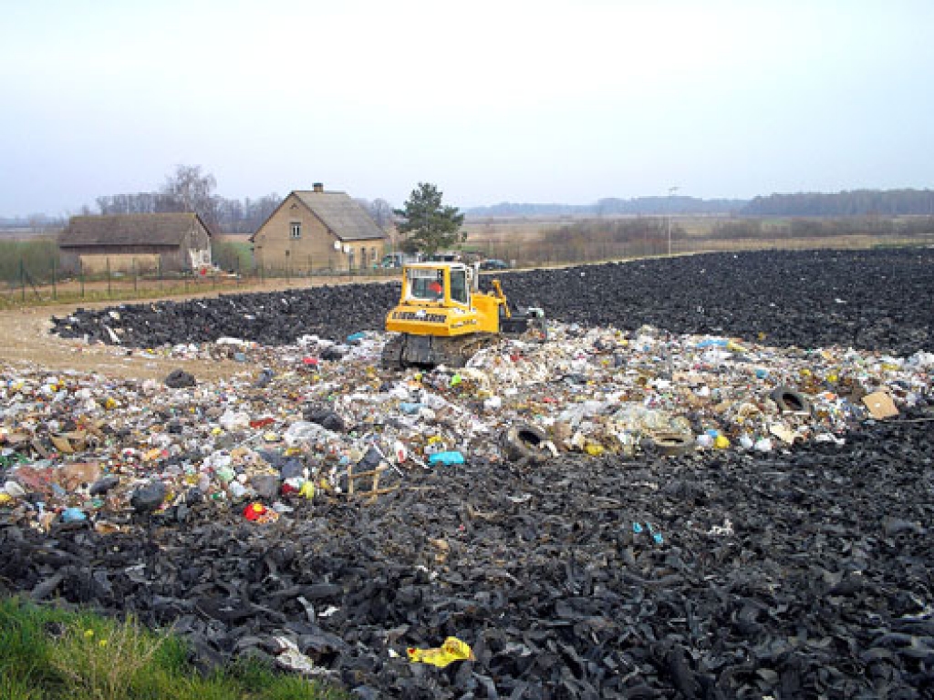  Vienas tonnas apglabāšana poligonā «Grantiņi» no 16. augusta maksās Ls 20,79.
Autors: no «Bauskas Dzīves» arhīva