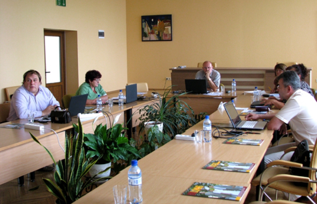 Deputāta Gintauta Tarvida uzstājība sociālo lietu komitejas sēdē, ko vada Juris Landorfs, panāca savu – deputāti principā mainīja sagatavoto lēmuma projektu un atbalstīja Bauskas invalīdu biedrības lūgumu.
Autors: Vilnis Auzāns