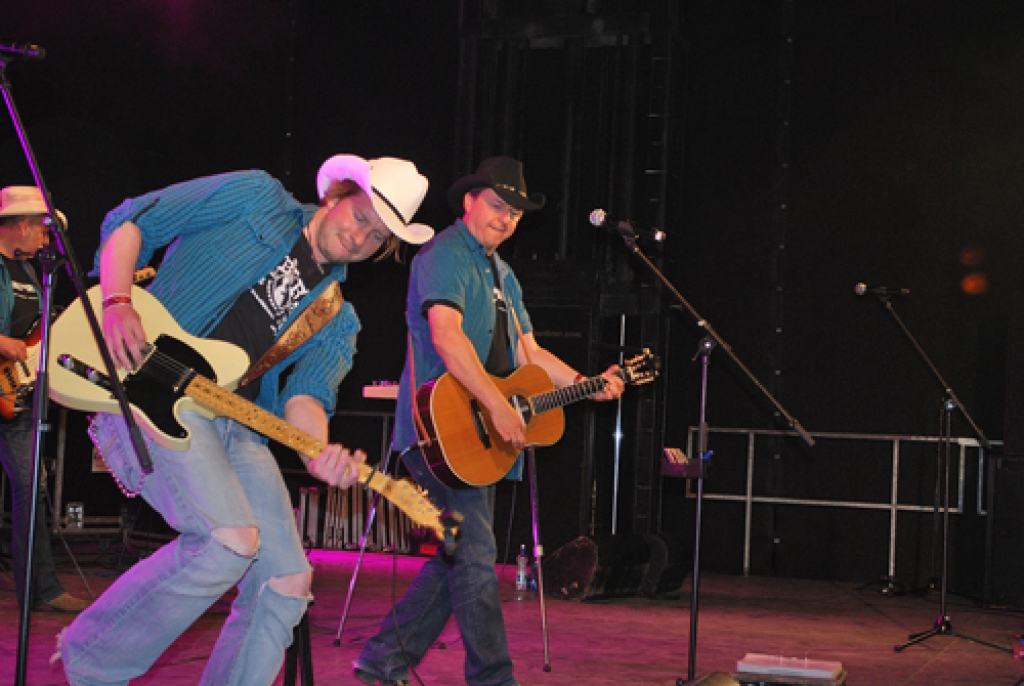 Kantrimūzikas festivāla īpašie viesi no Vācijas – grupa «Hillbilly deluxe».
Autors: Kristaps Ābelnieks