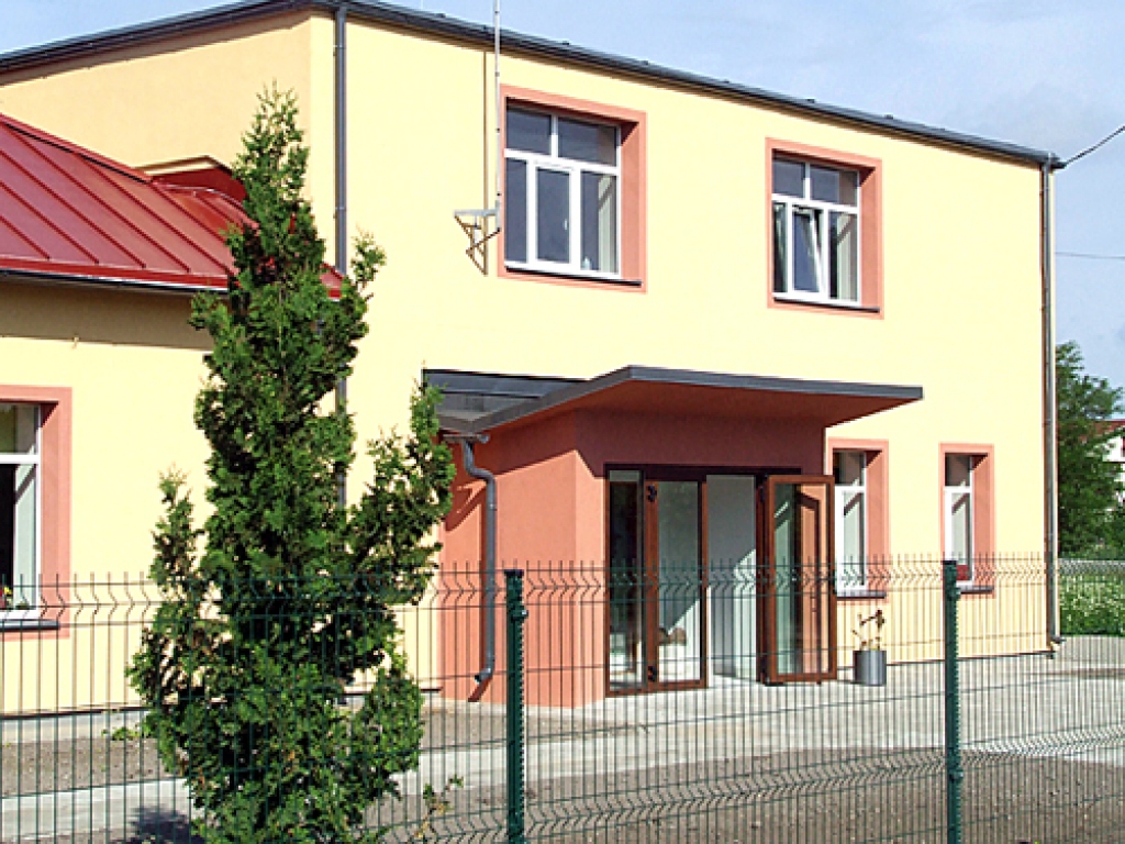 Internāts pie Zālītes skolas «Strauta Brīviņos» renovēts un siltināts par Eiropas fondu līdzekļiem.
Autors: iecava.lv