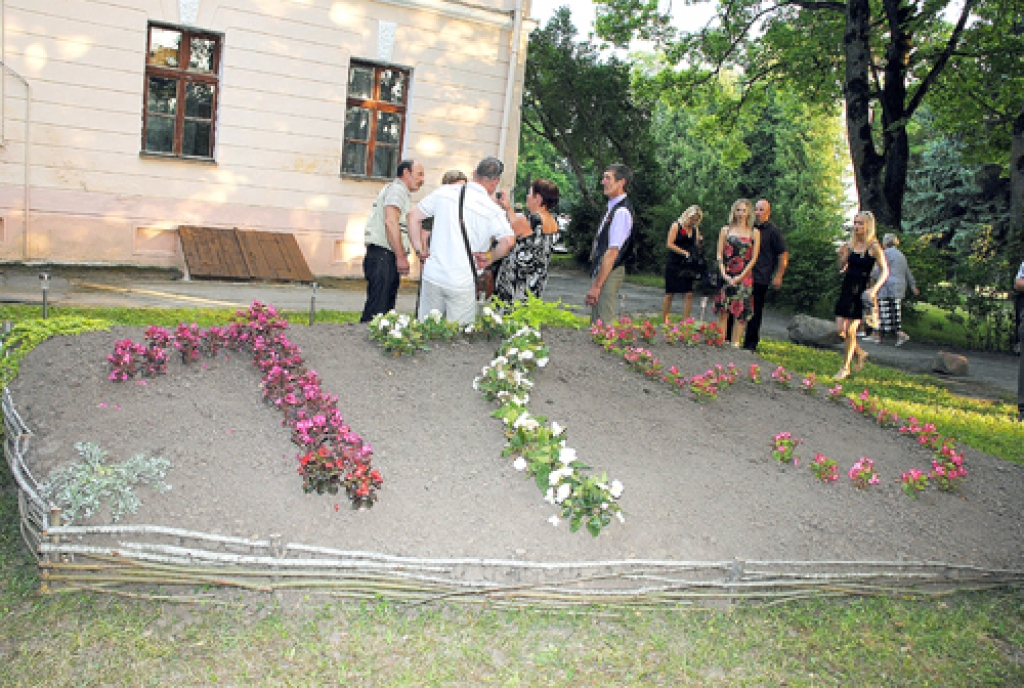 Svitenes skola 175 gadu jubilejā 9. jūlijā absolventus un bijušos darbiniekus sagaidīja ar daudziem pārsteigumiem.
Autors: Juris Iļņickis