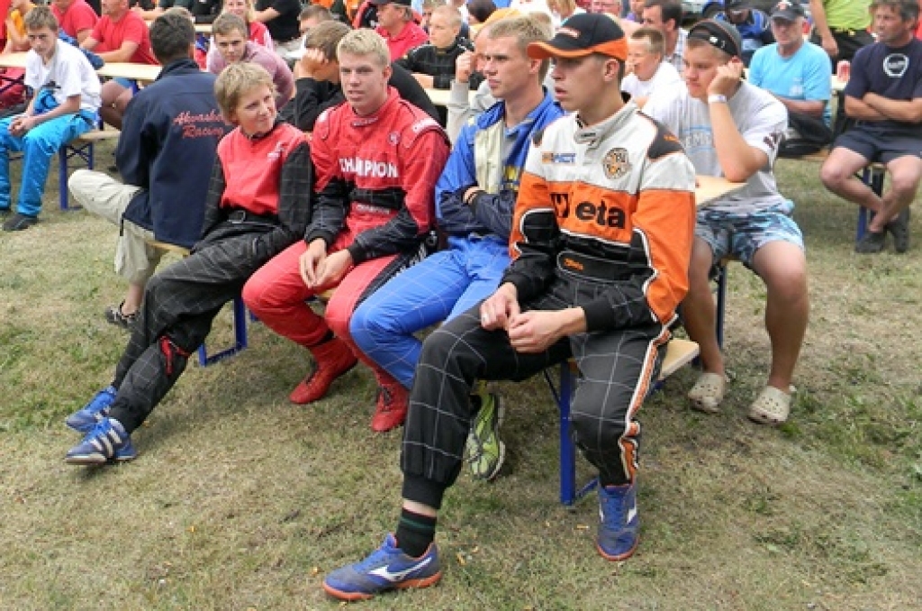 «Mēmeles sports» komandas dalībnieki – Rolands Kovaļevskis, Kristaps Paegle, Reinis Paegle un Mārtiņš Jātnieks. 
Autors: no komandas «Mēmeles sports» albuma