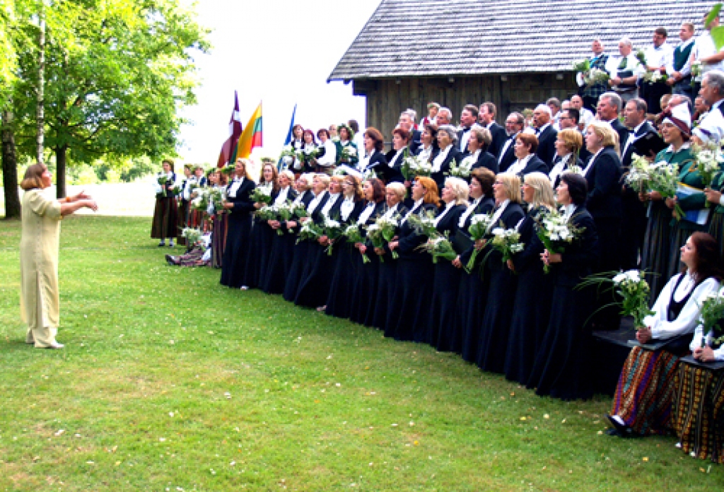 Lietuvas kora «Draugiste» priekšnesums diriģentes Jules Draudikienes vadībā apliecināja baltu tautu dvēseles radniecību.
Autors: Antra Ērgle