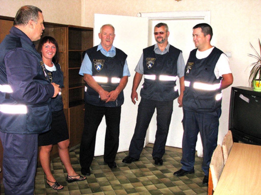 Bauskas novada sabiedriskās kārtības nodaļas vadītājs Dzintars Lenbergs (no kreisās)  un viņa padotie: Aldonis Buls, Irīna Mincenberga, Māris Kļaviņš un Uldis Zibols. 
Autors: Vilnis Auzāns