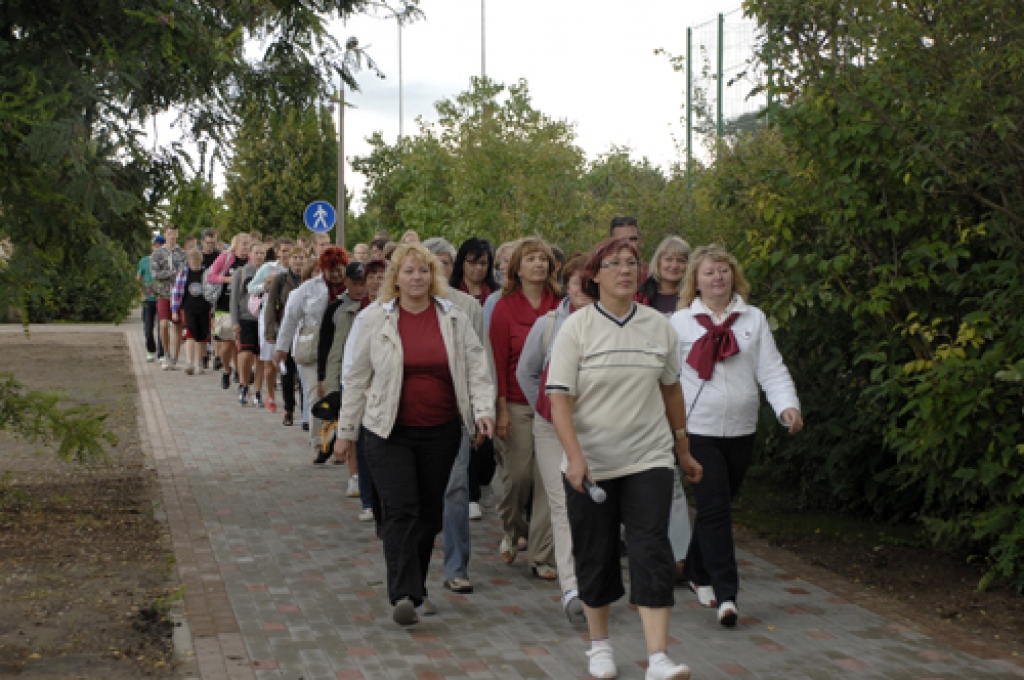 Ar dažādām sacensībām, paraugdemonstrējumiem un jautrām izdarībām sestdien, 20. augustā, Pilsrundālē atklāja sporta laukumu.
Autors: Ivars Bogdanovs