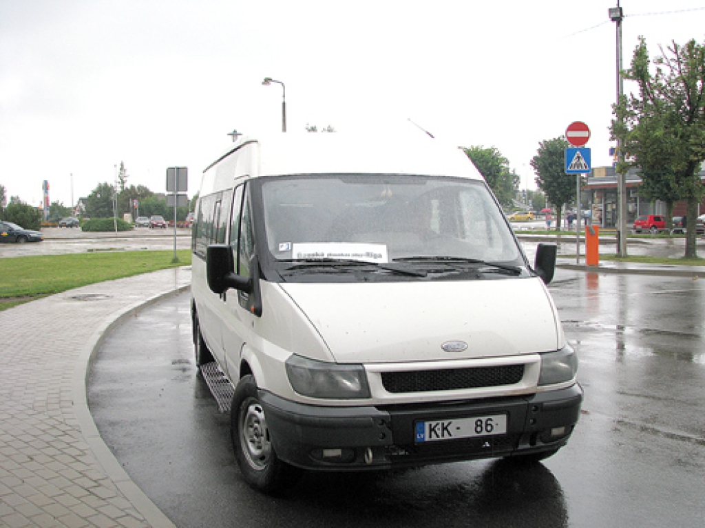 SIA «Reverss Reiss» autobusā 8. augusta rītā plkst. 8.20 uz Rīgu bija daži braucēji. Autobuss atiet no laukuma pie Bauskas viesnīcas. 