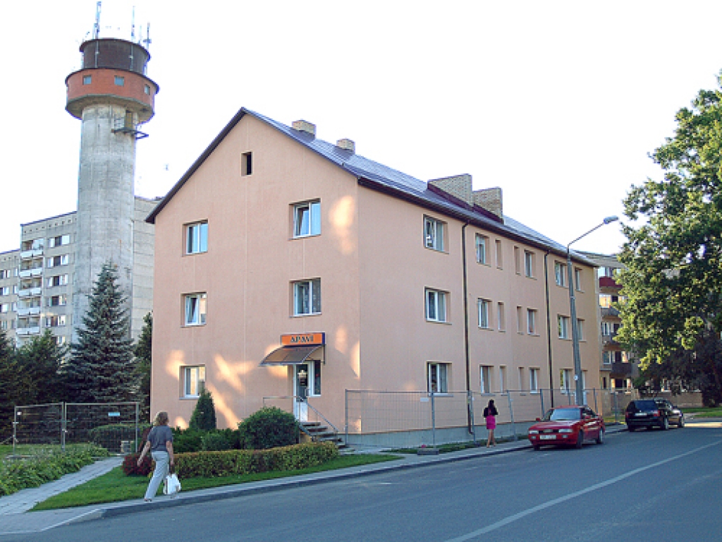 Edvarta Virzas ielas  23. namā, pirmajā Iecavā renovētajā mājā, darbi tuvu nobeigumam.