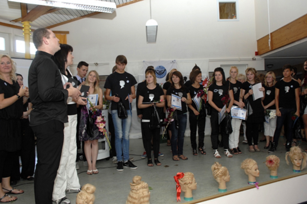 «Veidojam nākotni» ir pirmais sociālais projekts, ko «Schwarzkopf Professional» īsteno kopā ar starptautisko SOS bērnu ciematu organizāciju. Tas sākās 2010. gadā divās pasaules nabadzīgākajās valstīs – Peru un Indijā.  Šogad šis projekts tiek realizēts arī Eiropā. Pirmās valstis, kurās norisinās šīs labdarības programmas, ir Francija un Latvija. 
Autors: Ivars Bogdanovs