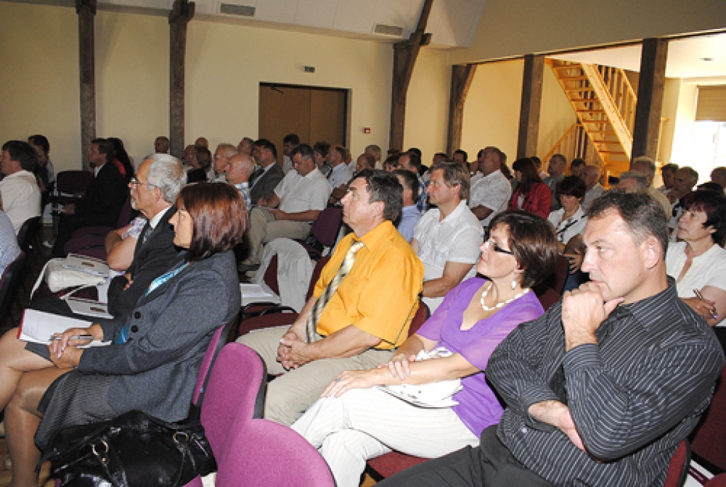 Bārbeles tautas namā notika izpilddirektoru semināra prezentācijas. Ēkas rekonstrukcija ir viens no šogad īstenotiem projektiem Vecumnieku novadā.
Autors: Juris Iļņickis