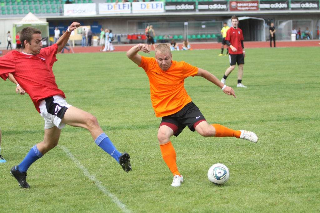 Galvenais «Raiņa» uzbrucējs Raivis Miļūns ( no labš).
Autors: Agris Samcovs, zz.lv