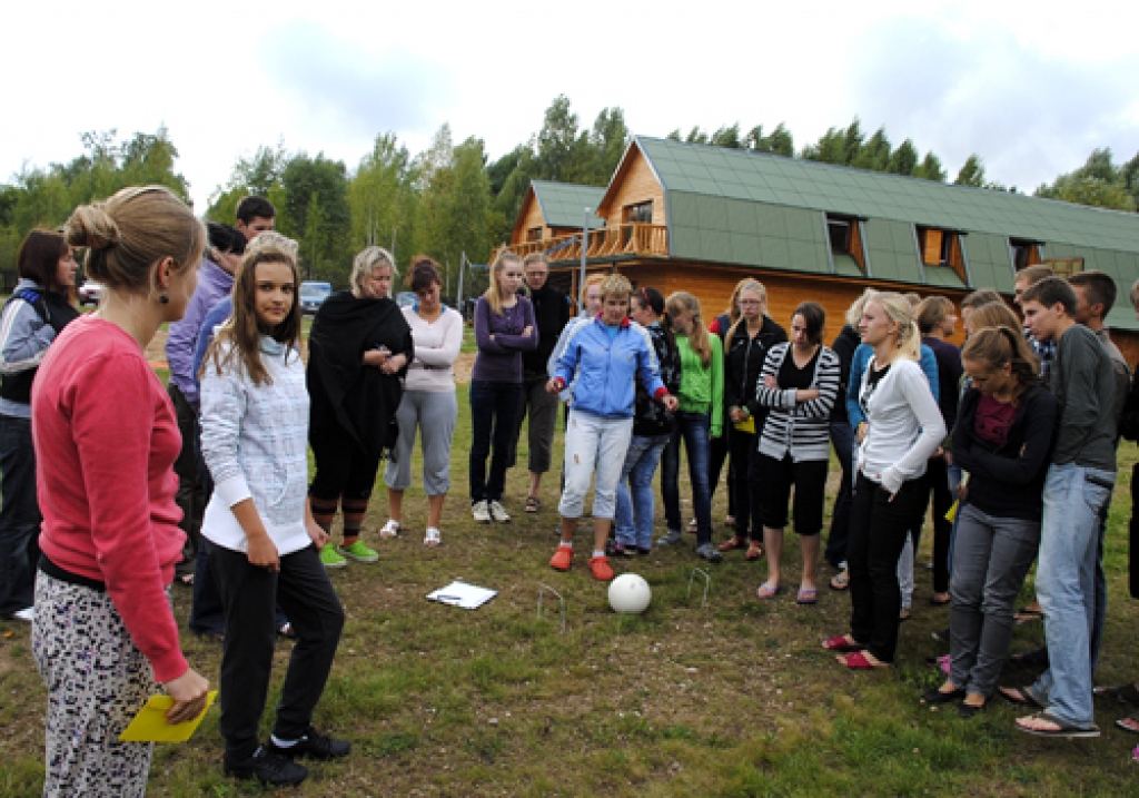 Vasaras skolā, kas piecas dienas risinājās Biržu rajonā, piedalījās  28 Latvijas un Lietuvas vidusskolu audzēkņi, kuri projekta koordinatoriem bija nosūtījuši motivācijas vēstules.
Autors: Juris Iļņickis