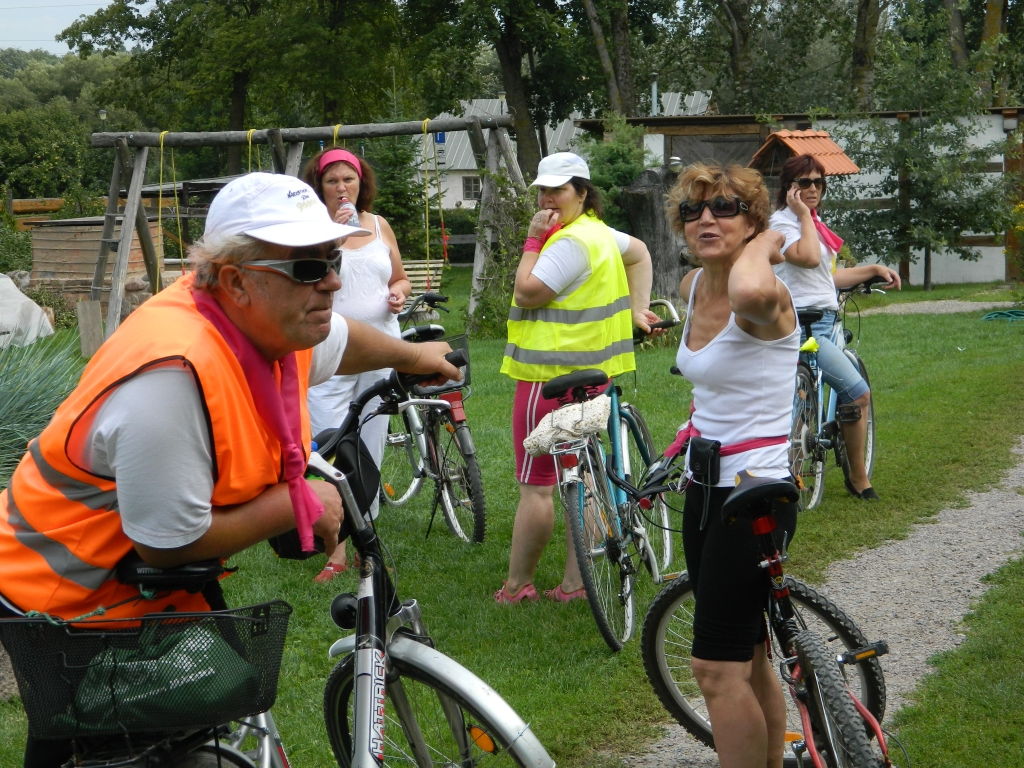 Rundāles novada veloorientēšanās sacensības noslēgušās 6. augustā ar 35 kilometrus garu distanci pa Rundāles novadu.
Autors: No albuma.