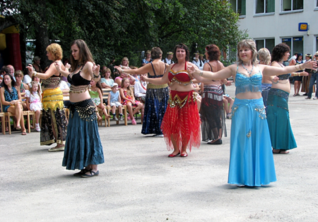 Bauskas novada svētkos Brunavā skatītājus visvairāk sajūsmināja vēderdejotājas no Gailīšu pagasta. 
Autors: Vilnis Auzāns