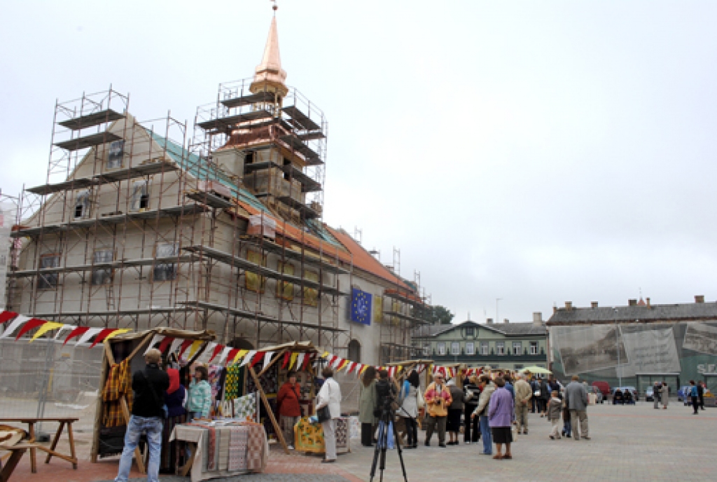 Bauskas Rātsnams ir viens no septiņiem objektiem, kuriem Zemgales plānošanas reģionā šogad pievērsta īpaša uzmanība Eiropas kultūras mantojuma dienās. Tāpēc Bauskas Rātslaukumā 10. septembrī notika Eiropas kultūras dienu centrālais...
Autors: Juris Iļņickis