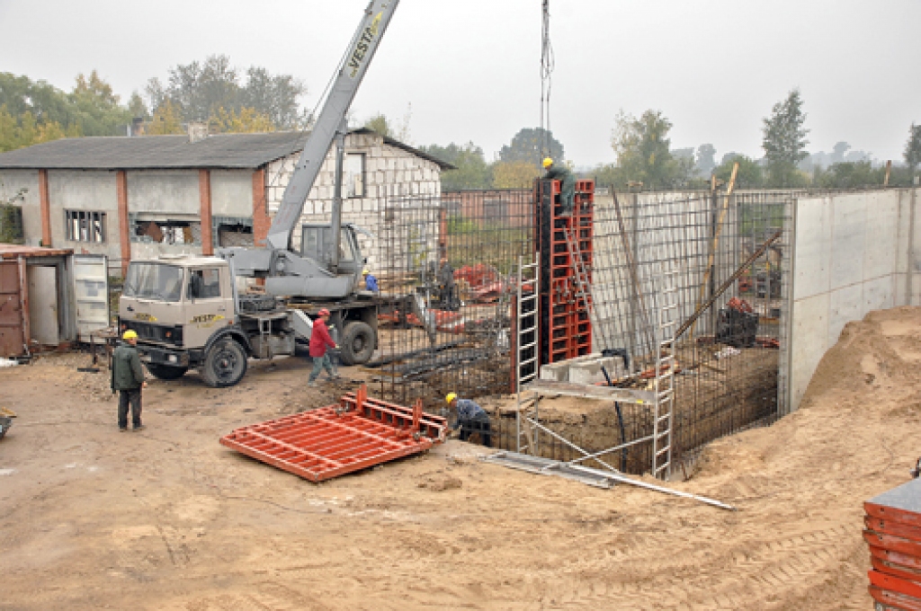 SIA «VESTA ABM», a/s «Siguldas būvmeistars» apakšuzņēmēja, būvē notekūdeņu attīrīšanas ietaises Rītausmās. 