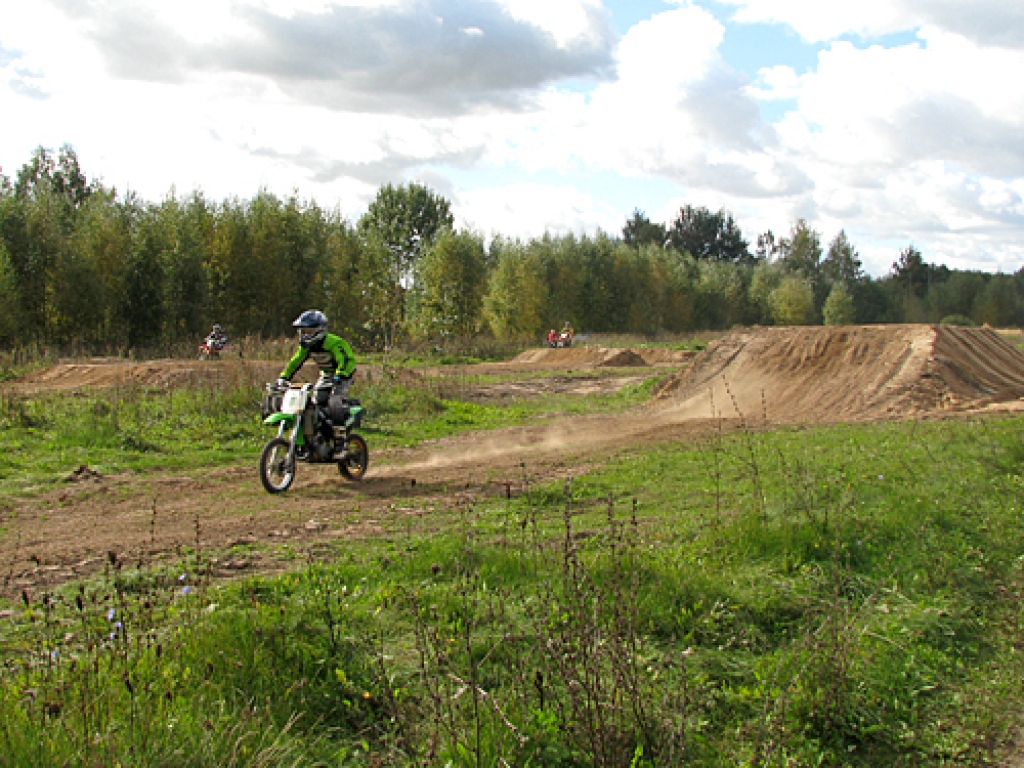 Jauno trasi iemēģina Edijs Tenis.
Autors: Vilnis Auzāns