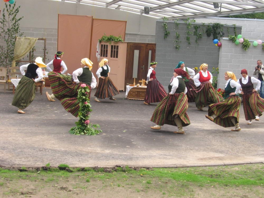 Stelpes estrādes atklāšana.