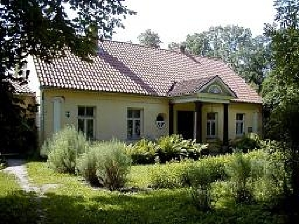 Rakstnieka Edvarta Virzas dzimtas mājās «Billītēs» trešdien, 21. septembrī, gaida vidusskolēnus