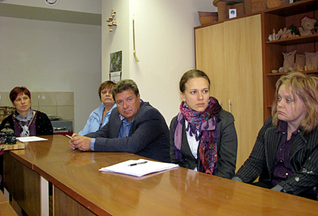 Biedrības «Bauskas vecpilsēta» darba sanāksmē 14. septembrī nolemts rīkot svētkus «Soli pa solim pa 9 vecpilsētas pagalmiņiem» 1. oktobrī. 
Autors: Vilnis Auzāns