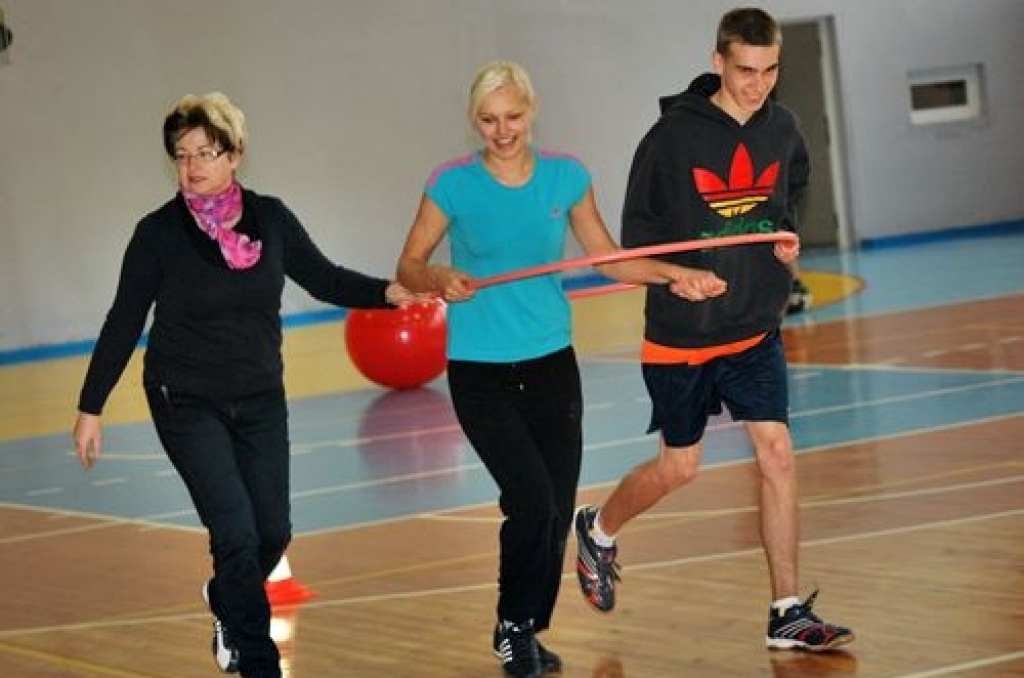 Bauskas sporta namā «Mēmele» 28. oktobrī notika Bauskas novada Bērnu un jaunatnes sporta skolas rīkotās sacensības vidusskolas vecuma grupai «Netradicionālās stafetes».

Piedalījās Bauskas 2. un Uzvaras vidusskolas komandas. Pirmajās trīs...
Autors: Uldis Varnevičs