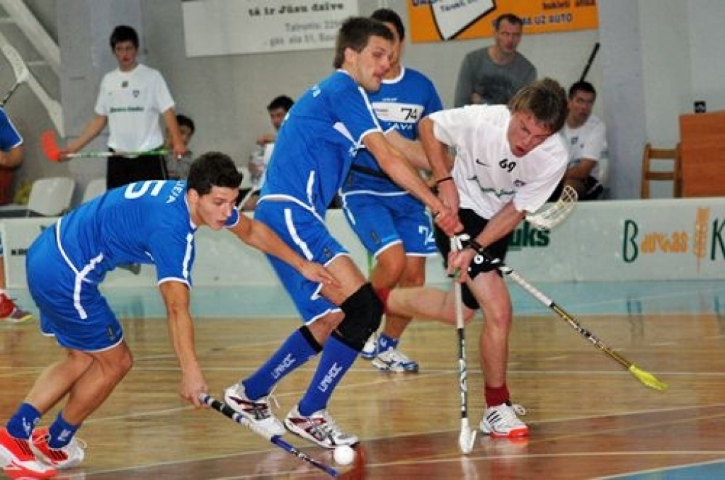 Florbola kluba «Bauska» un viesu komandas «Ķekava» Latvijas virslīgas čempionāta spēle sagādāja daudz patīkamu pārsteigumu, īpaši cīņas sākumā, kā arī ļoti nepatīkamu rezultātu spēles beigās – 6:10.

Sākums bija skaists. Vienībā atkal...
Autors: Uldis Varnevičs