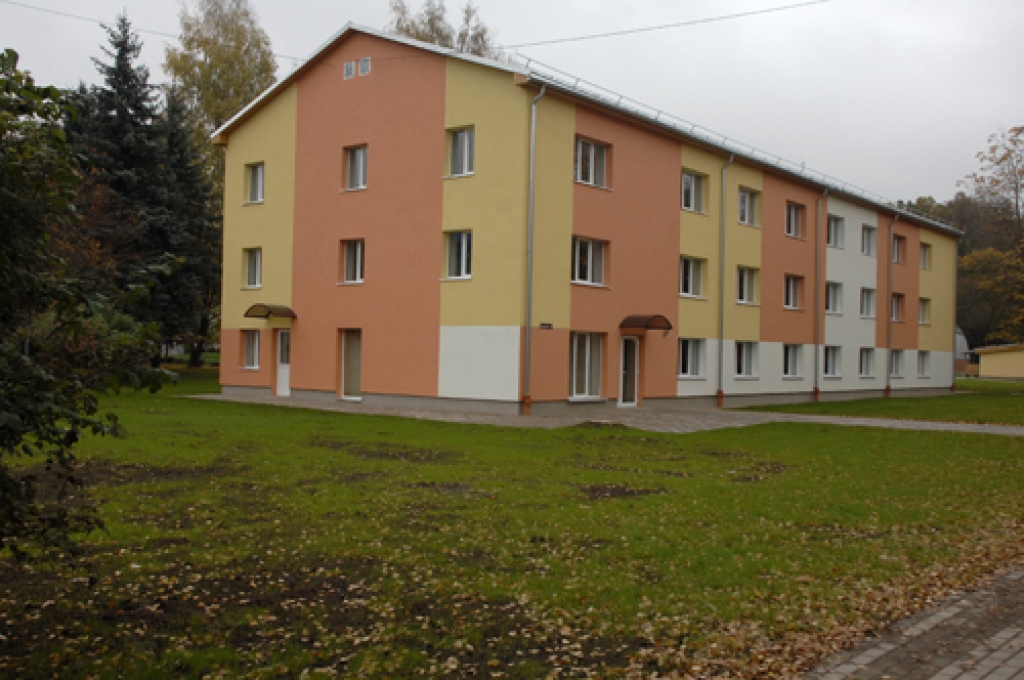 Rundāles novada Saulainē 13. oktobrī atklāts rekonstruētais sociālais centrs. No Saulaines profesionālās vidusskolas pārņemtā dienesta viesnīcas trīsstāvīgā ēka pārvērtusies līdz nepazīšanai. 
Ēka siltināta, veikts kapitālais remonts,...
Autors: Ivars Bogdanovs