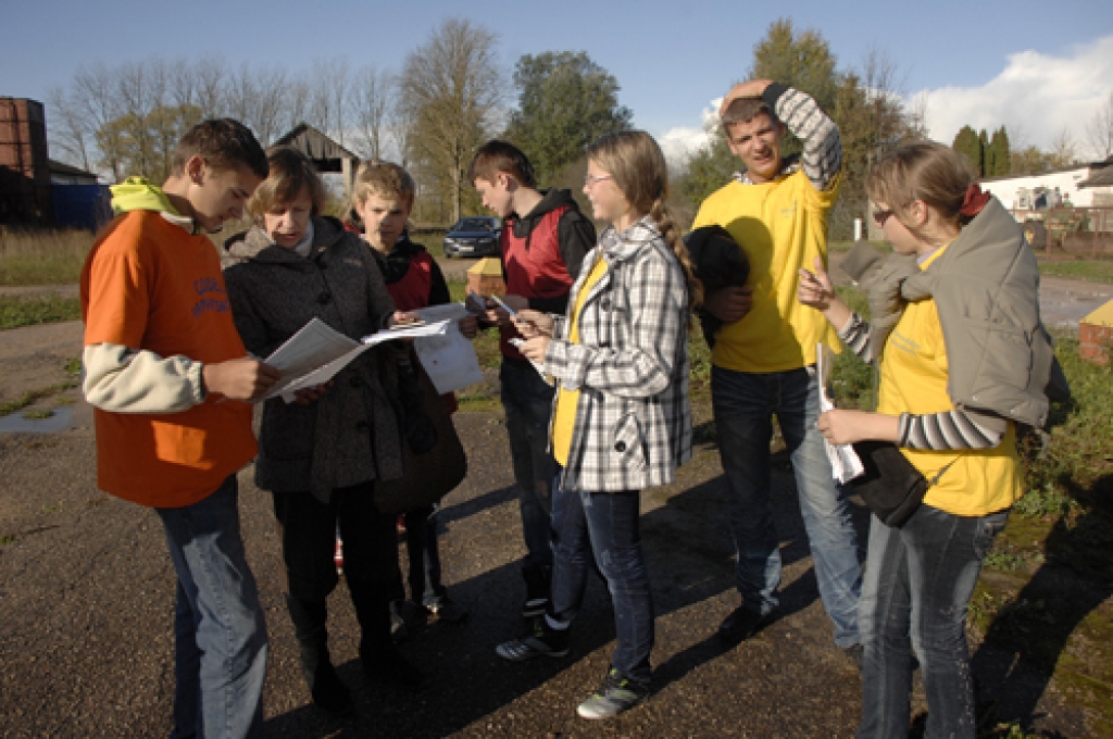 Bauskas un Rundāles novada skolēni, kam tuva ir ģeogrāfija un aktīva izklaide, trešdien, 12. oktobrī, kārtīgi izskraidījās un iepazina Codes pagasta centru. Tādā veidā jau otro gadu pēc kārtas tika aizvadīta ģeogrāfijas diena «Iepazīsti...
Autors: Ivars Bogdanovs
