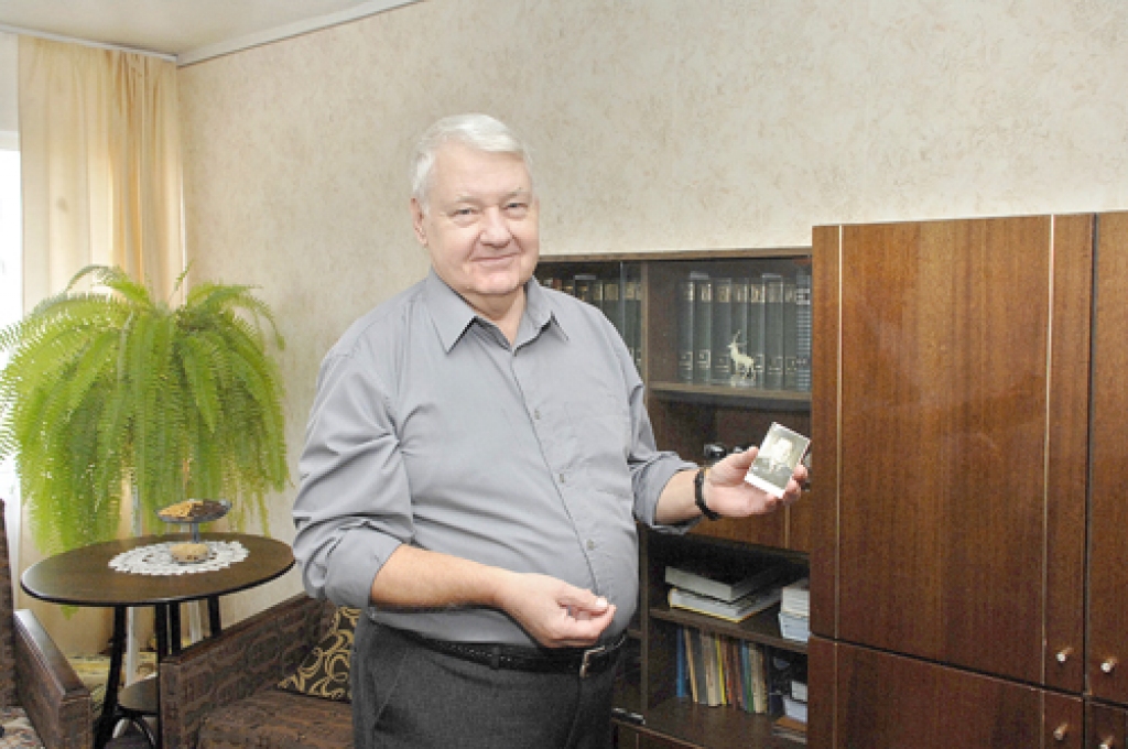 Imants Grumslis stāsta, ka pensionāra ikdiena galvenokārt aizrit, strādājot dārziņā vai darbojoties pa garāžu. 