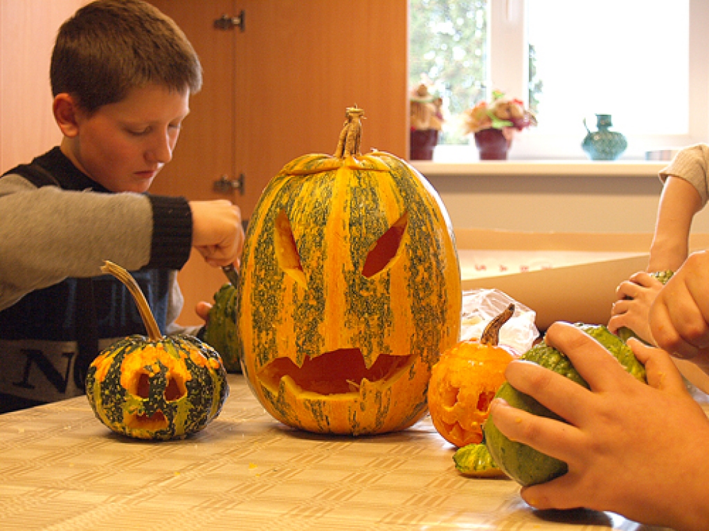 Rauls Spickus saviem ķirbjiem piešķīra smaidīgas sejas.
Autors: Madara Ērgle