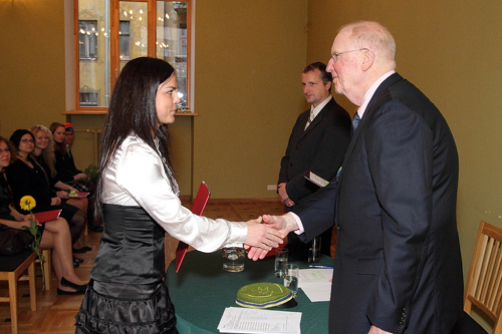 Vecumnieku vidusskolas absolvente Iveta Biukšāne ir viena no 12 studentiem, kas ieguvusi Armīna Rūša piemiņas stipendiju.
Autors: no LU fonda arhīviem