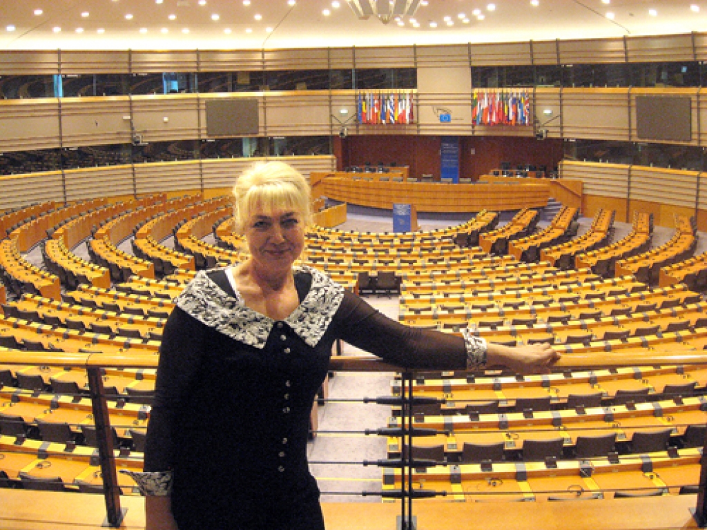 Baušķeniece Larisa Antužāne nav pat sapņojusi apmeklēt EP, bet nu tas noticis.
Autors: no L. Antužānes albuma