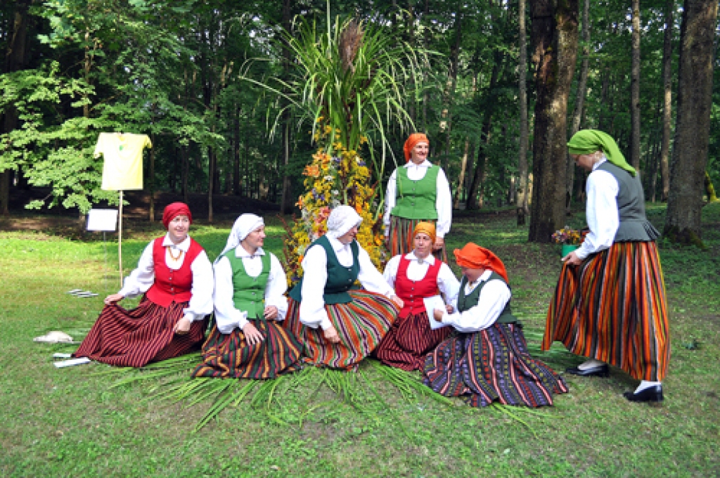 Iecavas sieviešu kluba «Liepas» dalībnieces savos tautastērpos.
Autors: no «Bauskas Dzīves» arhīva