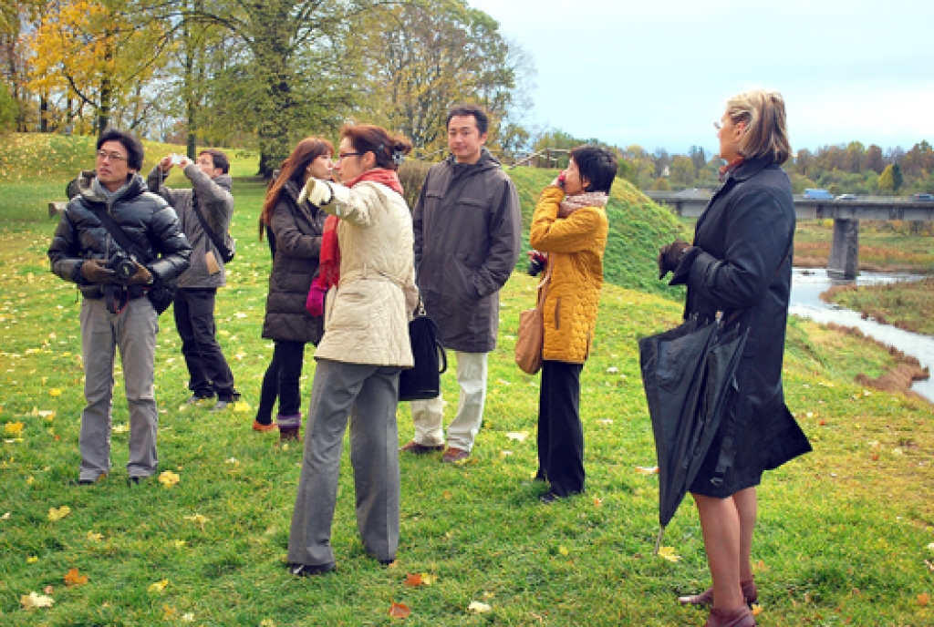 Bauskas, Rundāles un Mežotnes pili šonedēļ apmeklēja Japānas tūrisma operatoru grupa.
Autors: Laimonis Šulcs