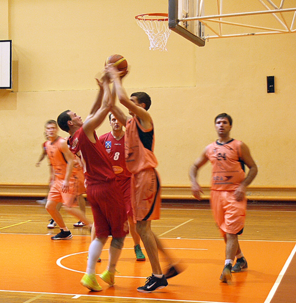 Cīņa zem groza bija sīva visā spēles gaitā.
Autors: Antra Ērgle