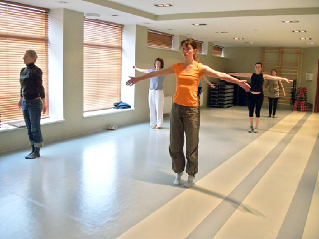 Agneses Bordjukovas vadītās laikmetīgo deju nodarbības fitnesa klubā «Bauska» ir jaunums.
Autors: Kristaps Ābelnieks