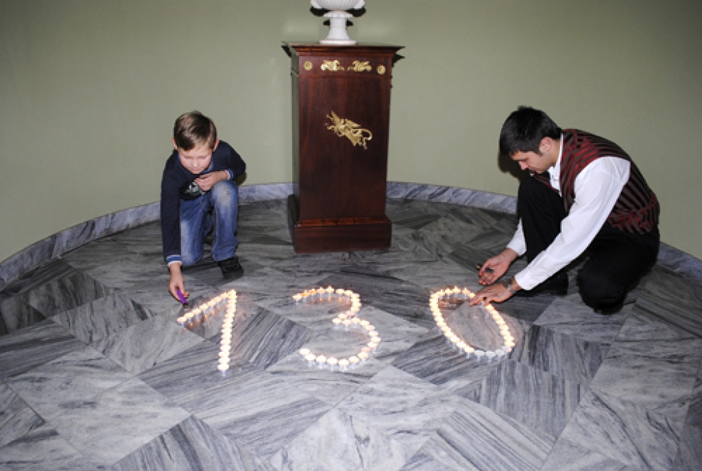 Uz skaistām atmiņām caurvītu Mežotnes pamatskolas 130 gadu jubilejas pasākumu 26. novembrī Mežotnes pilī pulcējās izglītības iestādes darbinieki un absolventi.
Autors: Juris Iļņickis