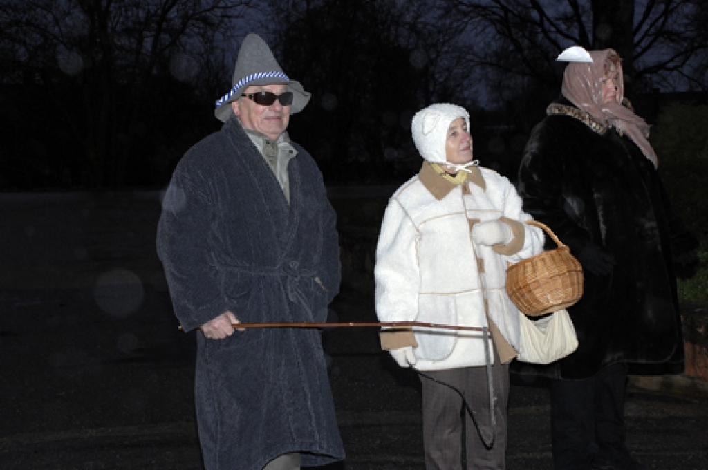 Vēl pirms tam, kad vētra bija uzņēmusi apgriezienus un pāršalkusi pāri Bauskas apkārtnei, pulciņš drosmīgāko codiešu svētdien, 27. novembra pēcpusdienā, pirmajā Adventē, uz laiku pameta savus siltos un drošos patvērumus, lai pie pagasta...
Autors: Ivars Bogdanovs