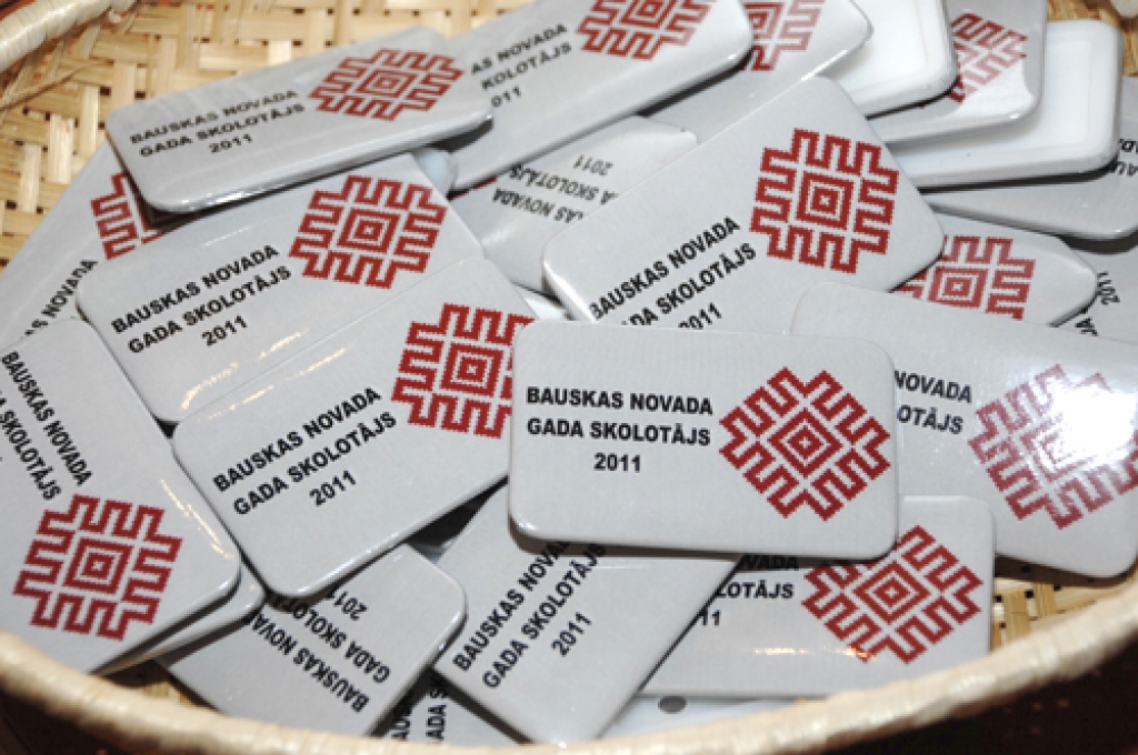 Novada konkursa «Gada skolotājs» noslēguma pasākumā 15. novembrī Bauskas kultūras centra lielajā zālē valdīja svinīga noskaņa. Godināti tika 29 izglītības darbinieki, trīs no viņiem pasākumā nebija ieradušies.
Autors: Ivars Bogdanovs