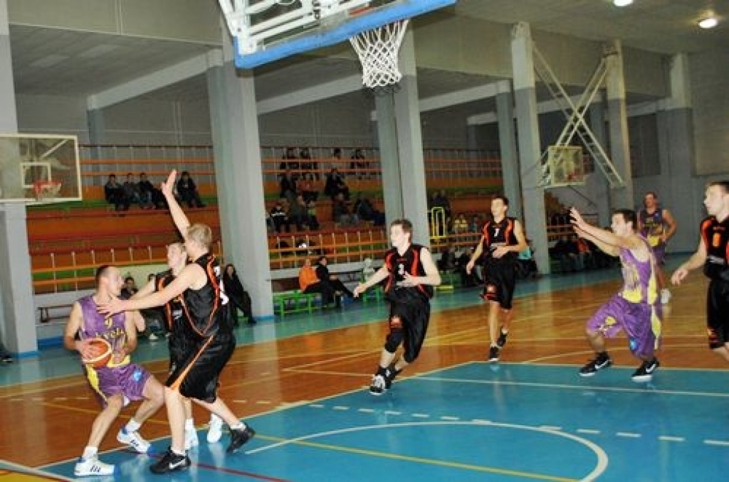 Basketbola klubs «Kvēle/sporta nams «Mēmele»» 1. novembrī, ar rezultātu 92:82 pārspējot Saulkrastu komandu, Latvijas basketbola līgas 3. divīzijas šīs sezonas pirmajā mājas spēlē guva uzvaru. 

Baušķeniekiem nākamā spēle būs 10. novembrī,...
Autors: Uldis Varnevičs