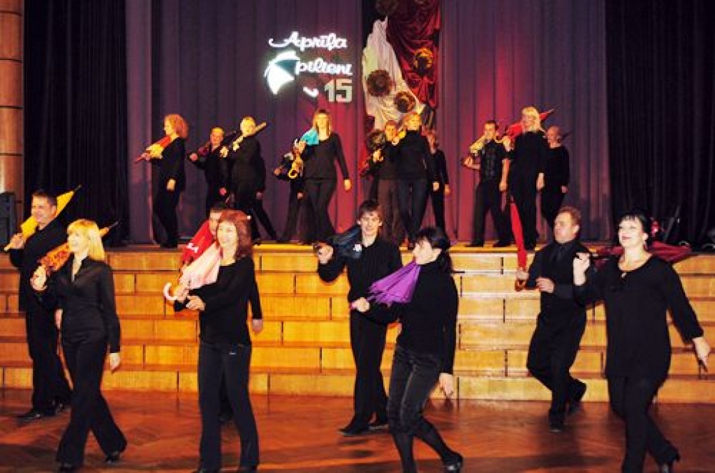 Bauskas novada Īslīces kultūras namā ar skaistu koncertu un balli 29. oktobrī tika atklāta pagasta amatierkopu sezona.

Sezonas atklāšanas pasākumā tradicionāli sveic kolektīvus, kuri svin apaļas jubilejas. Pagājušajā sezonā piektā...