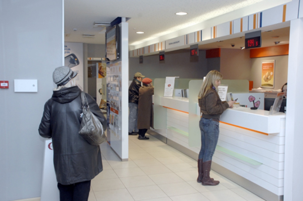 LĀSMA KRAULE no Iecavas «Krājbankas» kontā saņēma vien valsts ģimenes pabalstu. Viņa pagaidīšot mazākas rindas, lai pārreģistrētu pārskaitījuma kontu.