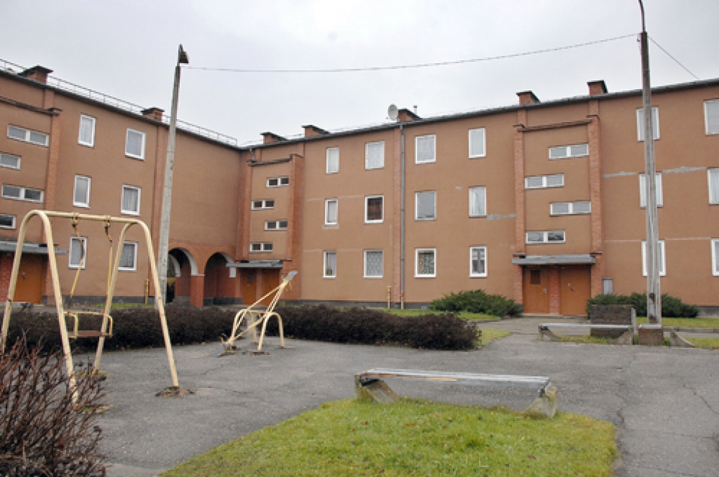 Lai Zaļās ielas 11./6. mājas siltināšana varētu notikt, iedzīvotājiem jāsamazina parāds par komunālajiem pakalpojumiem.