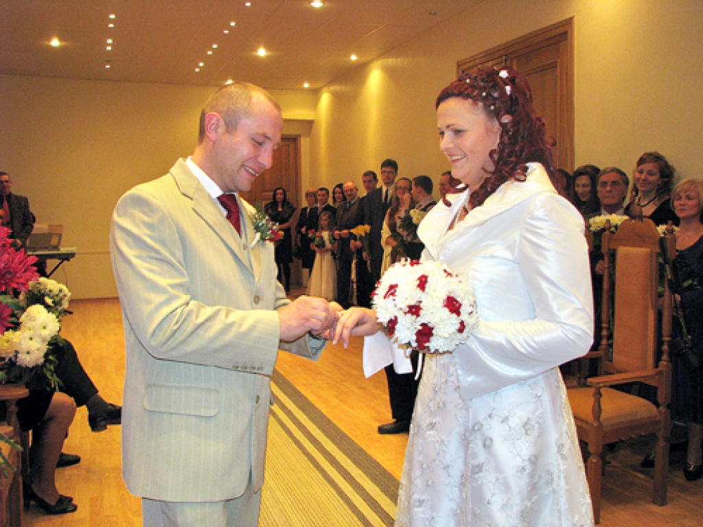 Marta un Ivars Gulbji pēc vairāku gadu kopdzīves 2011. gada 11. no- vembrī svinēja kāzas. 