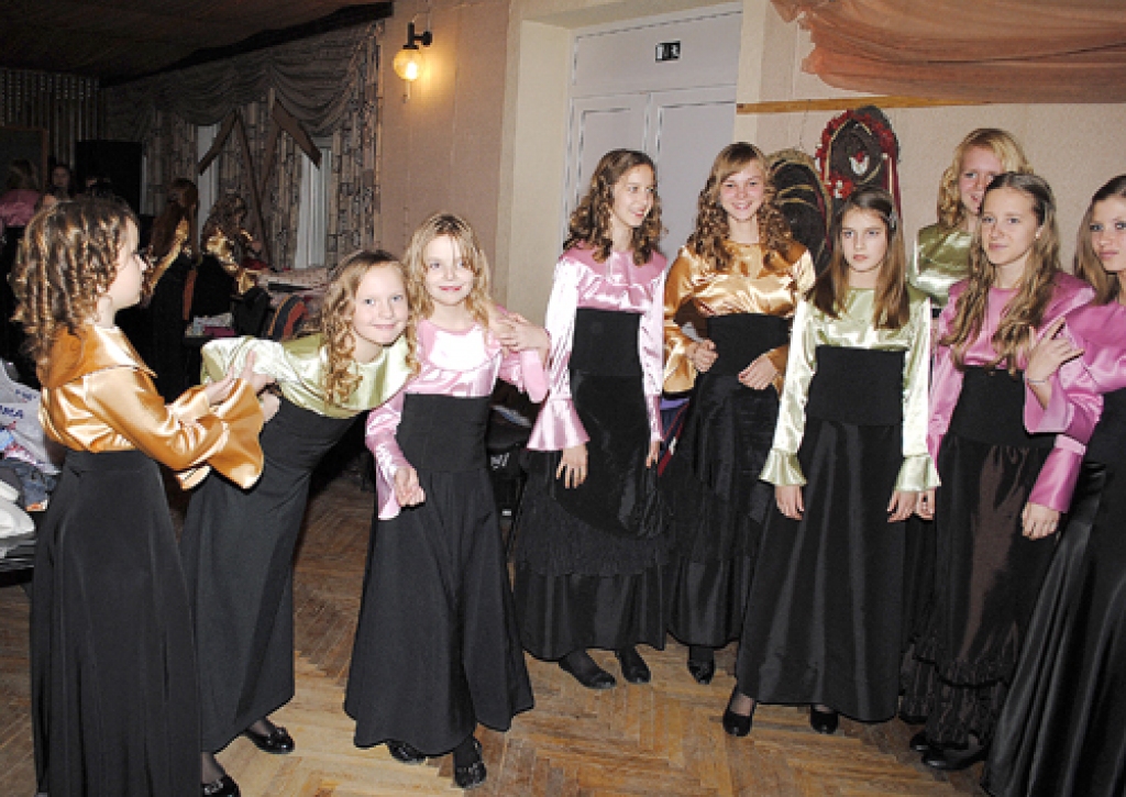 «Via Stella», Vecumnieku mūzikas un mākslas skolas bērnu koris, koncertē Valsts svētku sarīkojumā šī gada 18. novembrī.
Autors: No «Bauskas Dzīves» arhīva.