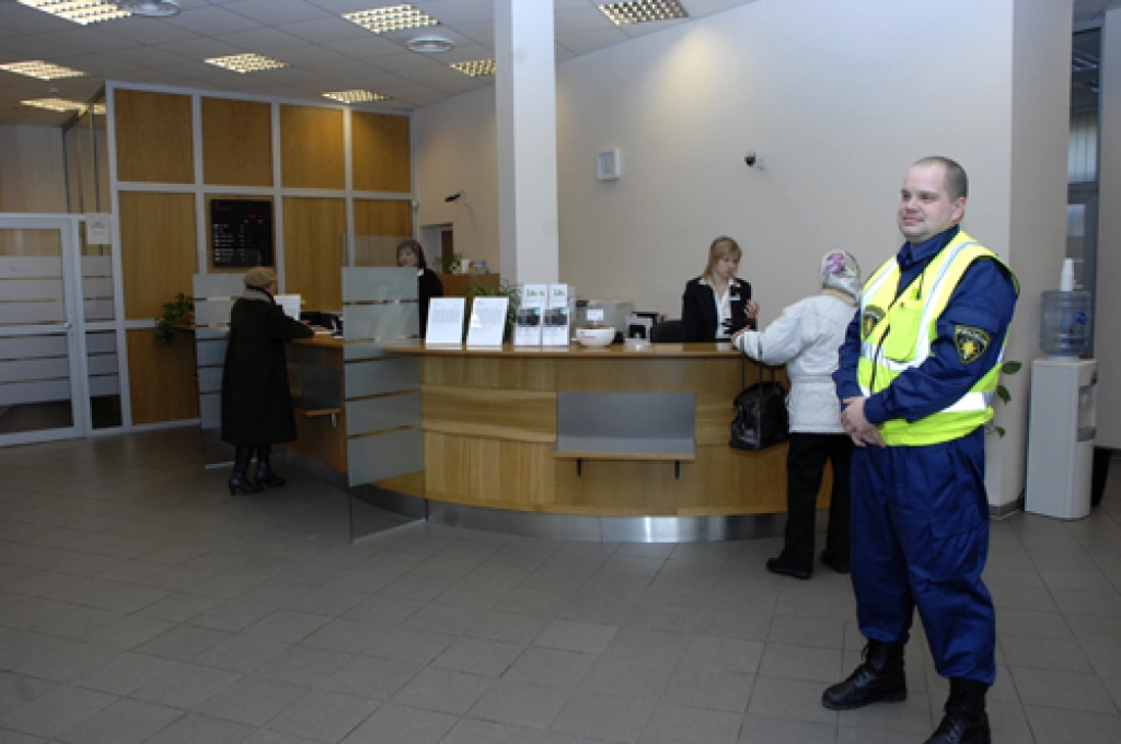 Ģirtam Freibergam, Valsts policijas Zemgales reģiona pārvaldes Kārtības policijas biroja Patruļpolicijas nodaļas Patruļdienesta rotas kārtībniekam, nodrošināt sabiedrisko kārtību ir ikdienišķs darbs neatkarīgi no atrašanās vietas.
Autors: Ivars Bogdanovs