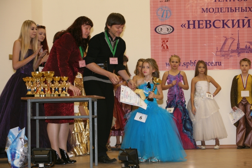 Baušķeniece septiņgadīgā Amanda Monta Ivulāne izcīnīja pirmo vietu un ieguva galveno titulu starptautiskajā tērpu teātra un modeļu aģentūru festivālā Sanktpēterburgā «Ņevskij motiv». 
Autors: No albuma.