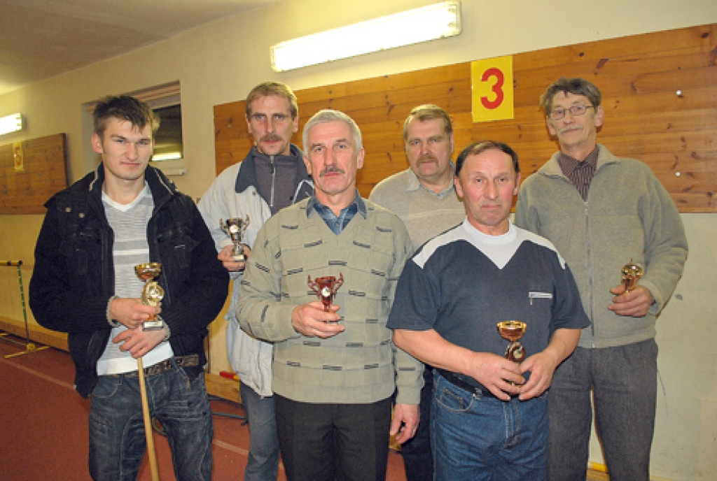 Kausu ieguvēji – Edgars Salna (no kreisās), Normunds Citovičs, Viktors Kļimantovičs, Vilnis Pelcers, Staņislavs Bednarčiks un Jānis Salna. 
Autors: Uldis Varnevičs