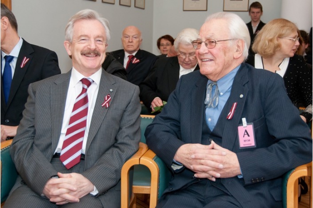 Rundāles pils muzeja direktors Imants Lancmanis (no kreisās) un Latvijas Okupācijas muzeja biedrības valdes priekšsēdētājs Valters Nollendorfs.
Autors: Toms Norde, Valsts kanceleja